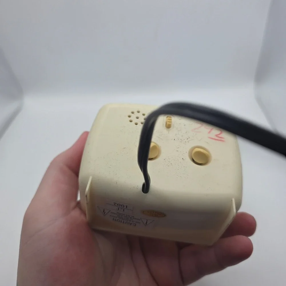 Vintage Advance Model 2049 Electric Analog Alarm Clock Ivory Cream Tested Works